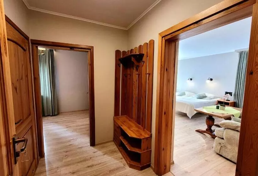 Aamiaismajoitus (B&B) Rezydencja Leśny Dwór