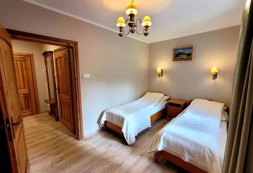 Aamiaismajoitus (B&B) Rezydencja Leśny Dwór