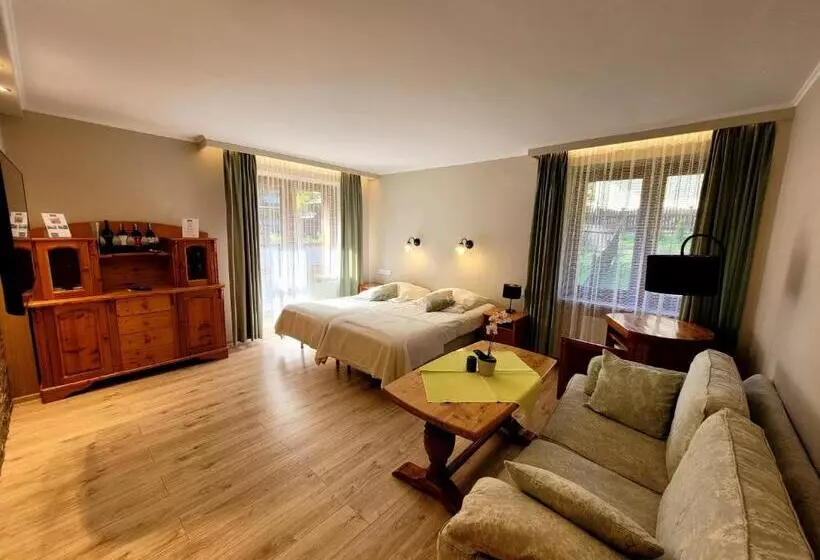 Aamiaismajoitus (B&B) Rezydencja Leśny Dwór