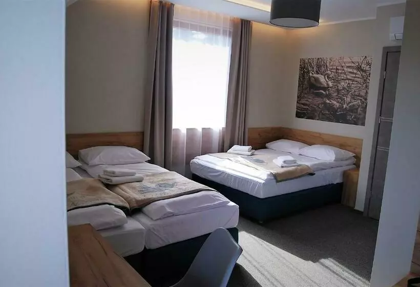 Aamiaismajoitus (B&B) Villa Natura Zator Przeciszów