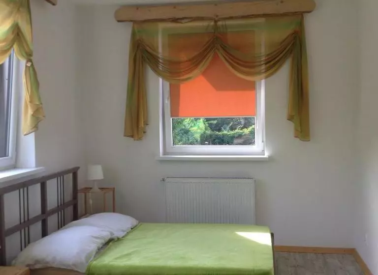 ホテル Agroturystyka W Jabłoniowym Sadzie