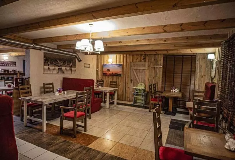 Hotelli Folwark Malinowy Chruśniak