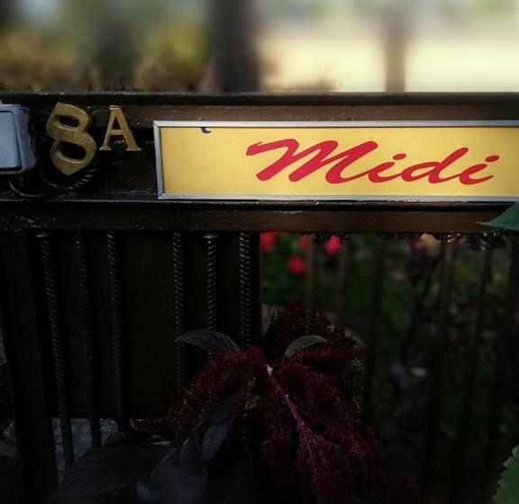 ユースホステル Midi