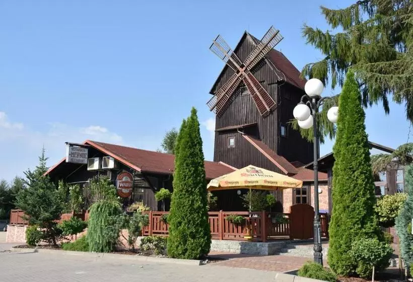 Aamiaismajoitus (B&B) Zajazd We Młynie