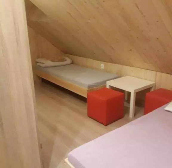 Hotelli Domek Pod Akacjami