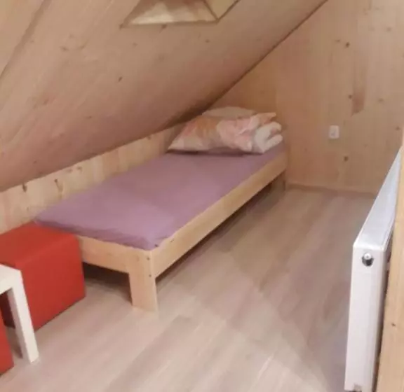 Hotelli Domek Pod Akacjami