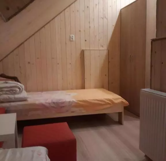 Hotelli Domek Pod Akacjami