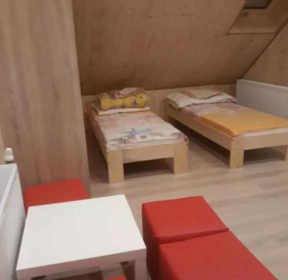 Hotelli Domek Pod Akacjami