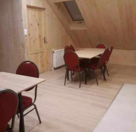 Hotelli Domek Pod Akacjami
