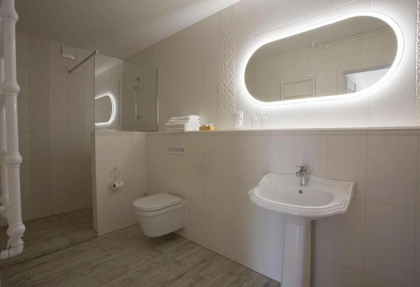 استراحتگاه Dwór I Dworek Leszczowate Wellness & Spa