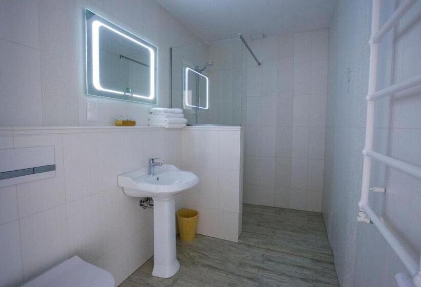 استراحتگاه Dwór I Dworek Leszczowate Wellness & Spa