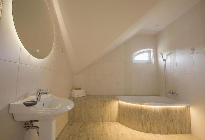 استراحتگاه Dwór I Dworek Leszczowate Wellness & Spa