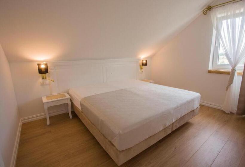 استراحتگاه Dwór I Dworek Leszczowate Wellness & Spa