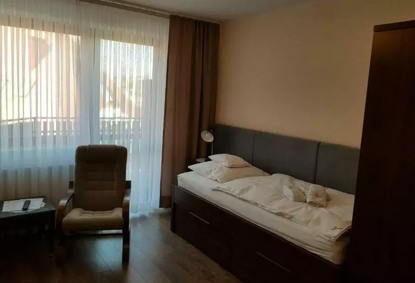 Lomakeskus Pensjonat Eden Maniowy