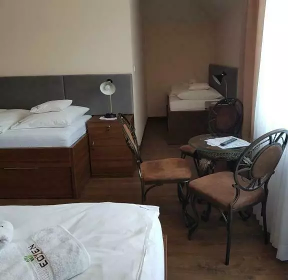 Lomakeskus Pensjonat Eden Maniowy