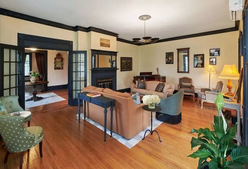 ベッドアンドブレックファースト The Constance, The Whitlock, & The Dewey By The Lenox Collection