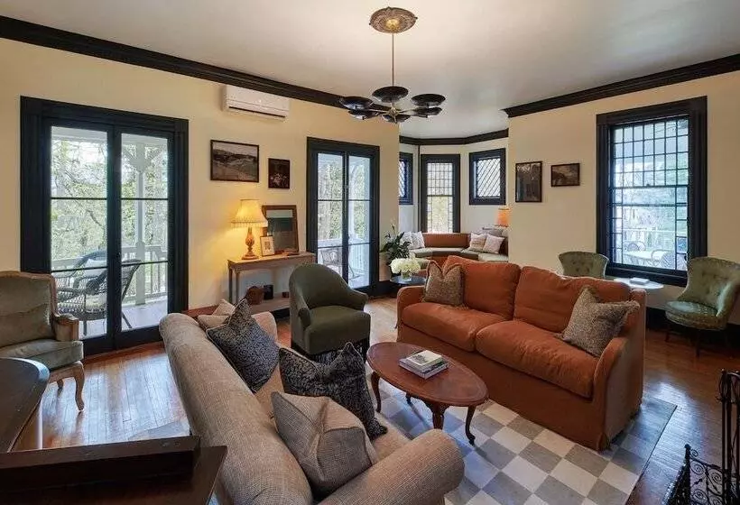 ベッドアンドブレックファースト The Constance, The Whitlock, & The Dewey By The Lenox Collection