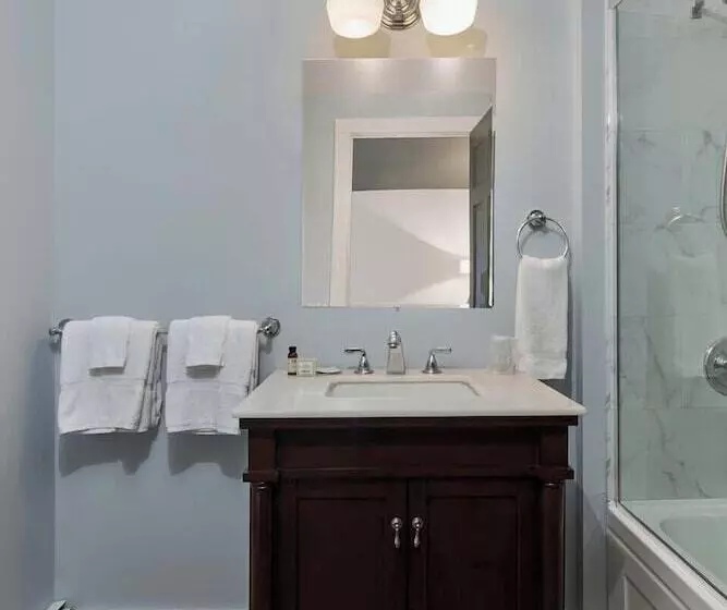 ベッドアンドブレックファースト The Constance, The Whitlock, & The Dewey By The Lenox Collection