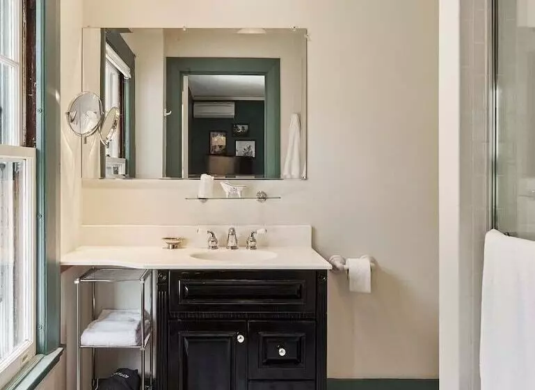 ベッドアンドブレックファースト The Constance, The Whitlock, & The Dewey By The Lenox Collection