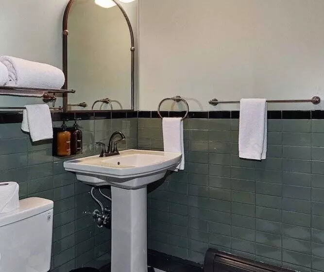 ベッドアンドブレックファースト The Constance, The Whitlock, & The Dewey By The Lenox Collection