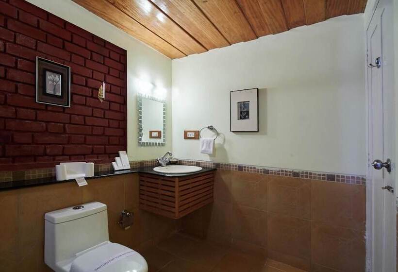 ホテル Ambady Estate