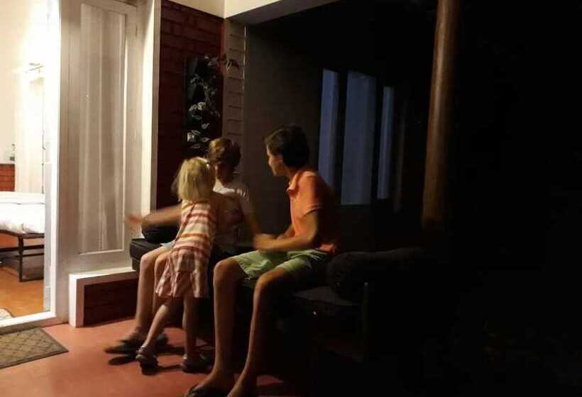 ホテル Ambady Estate