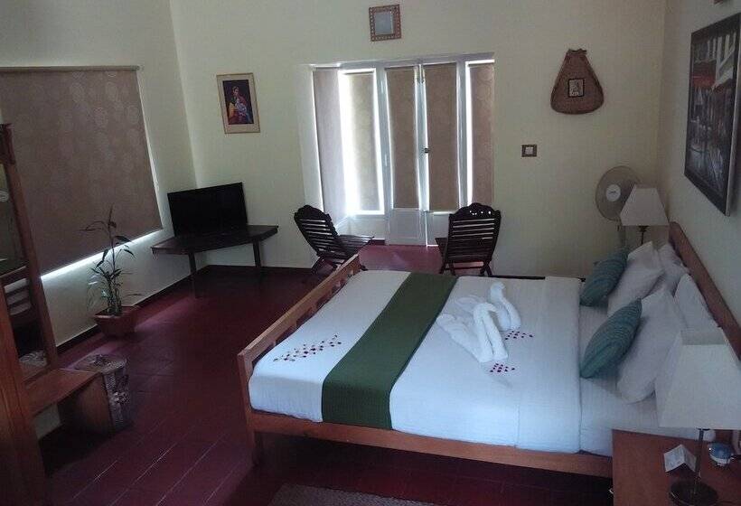 ホテル Ambady Estate