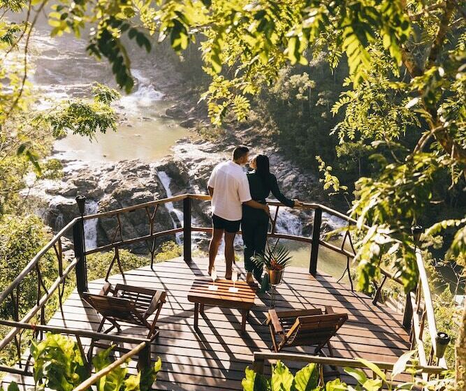 בית מלון כפרי Gaia Riverlodge