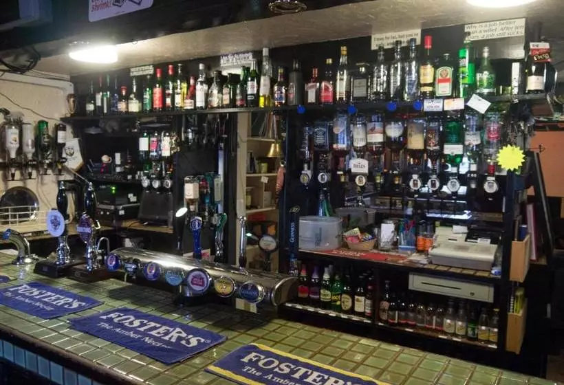 Отель Lamb Inn Ringwood Limited