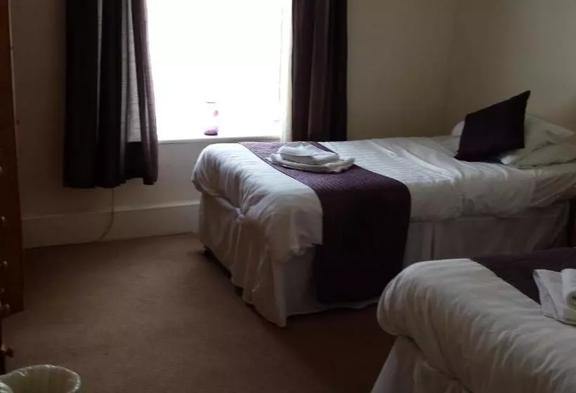 Отель Lamb Inn Ringwood Limited