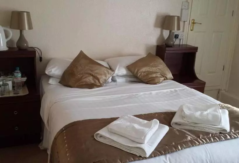 Отель Lamb Inn Ringwood Limited