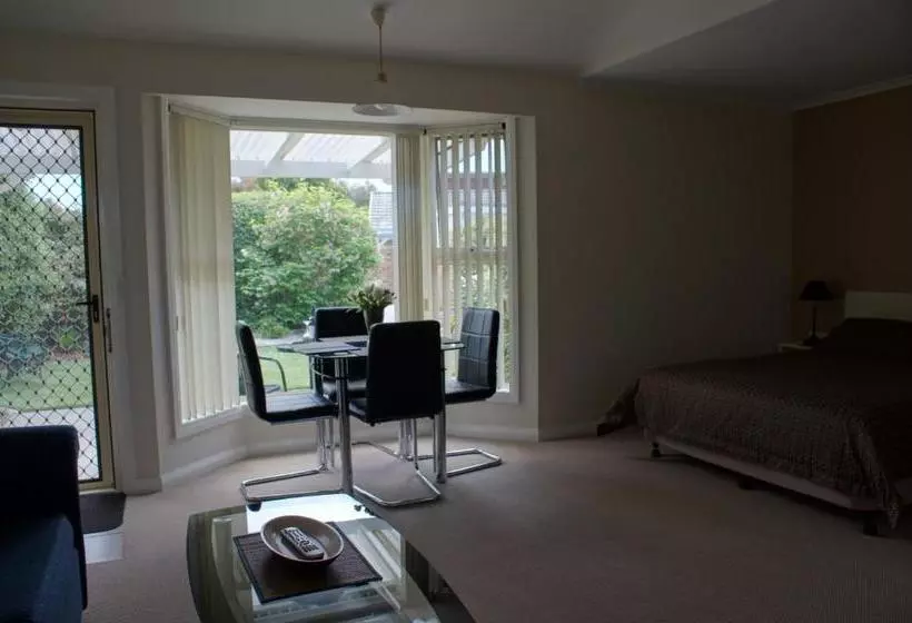 モーテル Shearwater Cottages