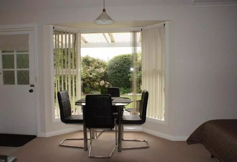 モーテル Shearwater Cottages