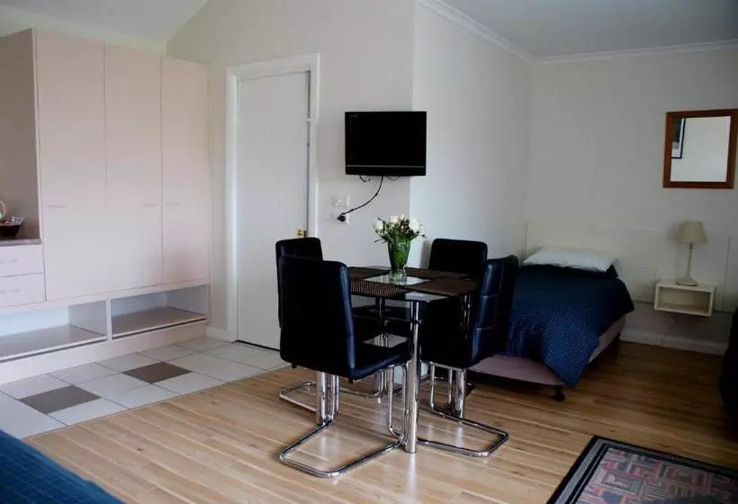 モーテル Shearwater Cottages