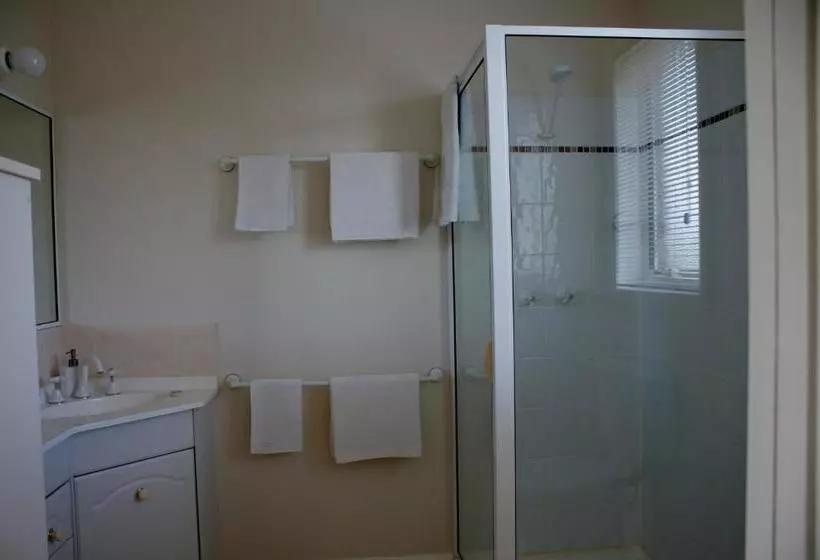 モーテル Shearwater Cottages