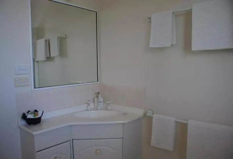 モーテル Shearwater Cottages