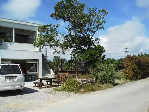 פנסיון Guest House Shiraho Friends House