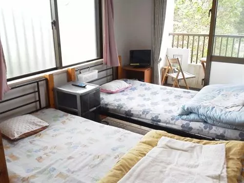 פנסיון Guest House Shiraho Friends House