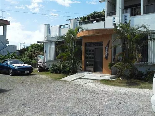 פנסיון Guest House Shiraho Friends House