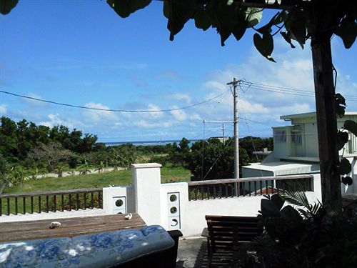 פנסיון Guest House Shiraho Friends House