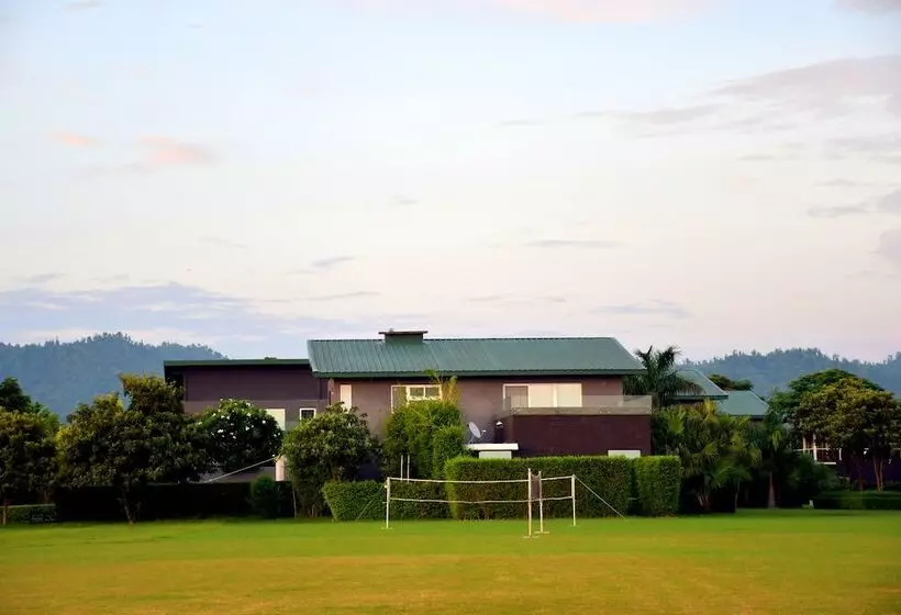 استراحتگاه Amatra By The Ganges