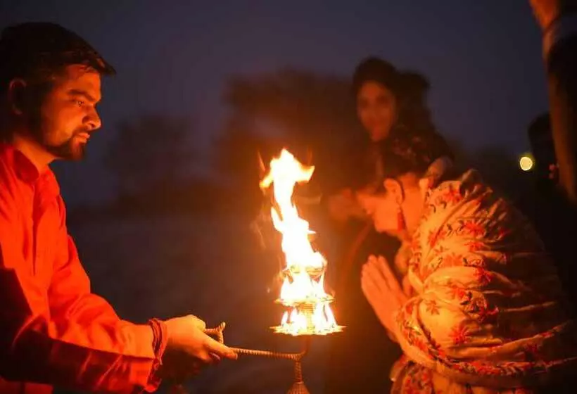 استراحتگاه Amatra By The Ganges