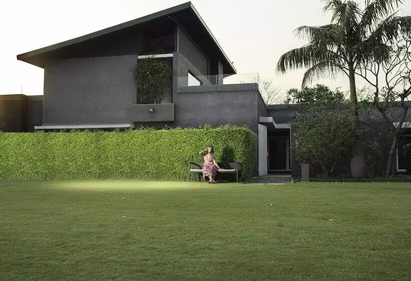 استراحتگاه Amatra By The Ganges