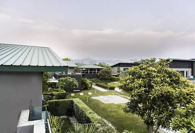 استراحتگاه Amatra By The Ganges