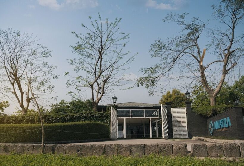 منتجع Amatra By The Ganges