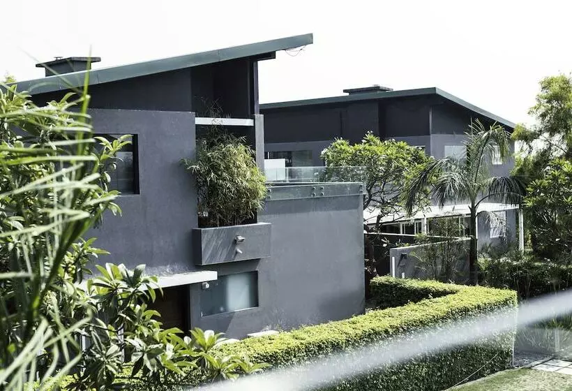 استراحتگاه Amatra By The Ganges