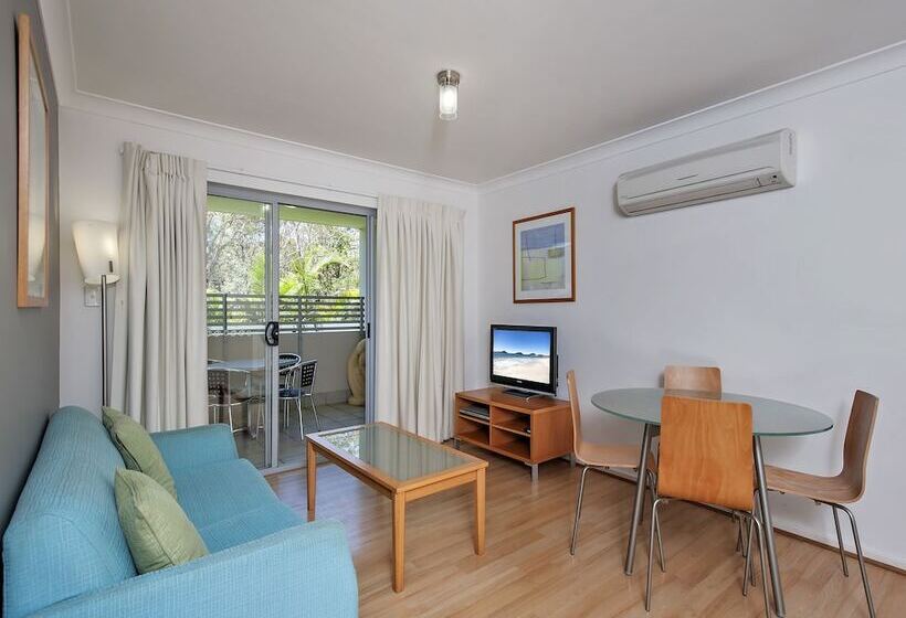 Shoal Bay Beachclub Apartments