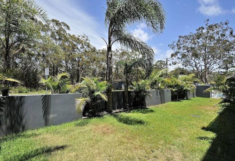 Shoal Bay Beachclub Apartments