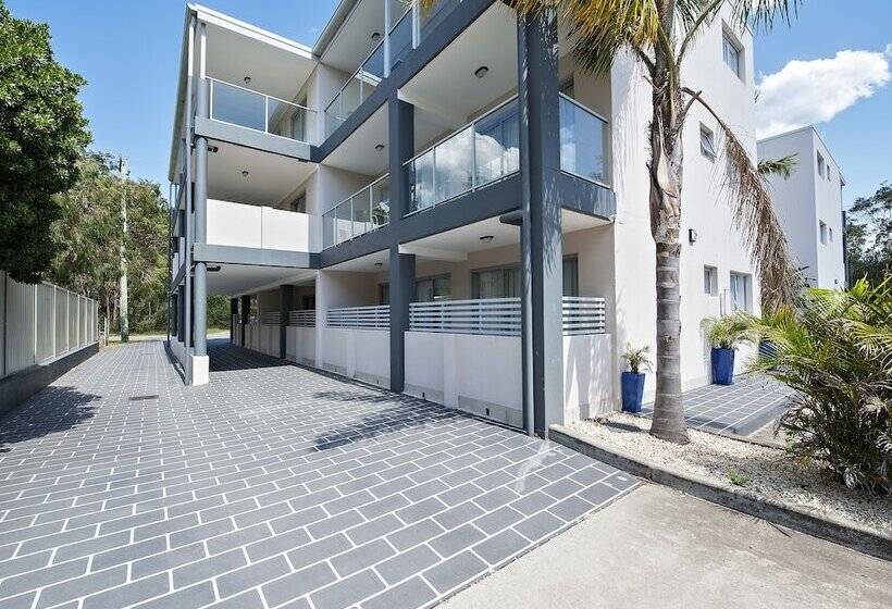 Shoal Bay Beachclub Apartments