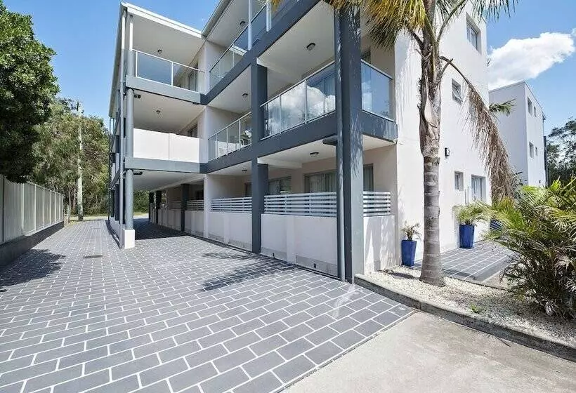 Shoal Bay Beachclub Apartments